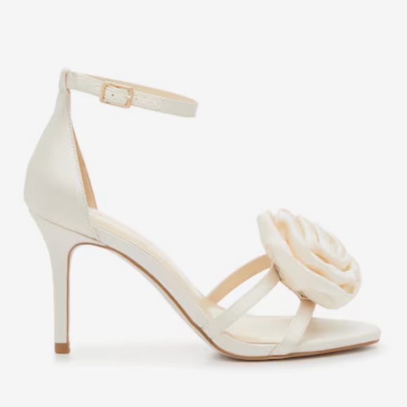 NWT Jessica Simpson Torny rosette sandal ivory size 9